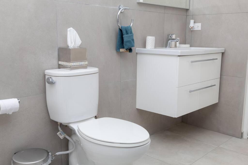 New! Cozy 1 Bedroom Condo- Gold Coast, Noord Aruba 팜비치 외부 사진